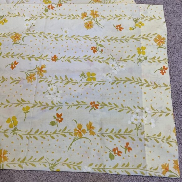 Vintage Pequot Muslin Pillowcases Set of 2 Standard Yellow Flower Power 70s USA - Picture 2 of 7